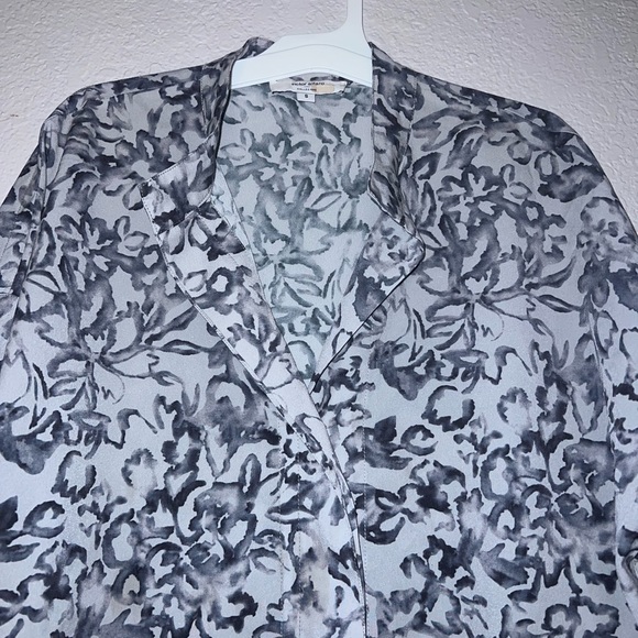 Victor Alfaro Women Gray Floral High Low Tunic Top  3/4 Sleeve - Picture 2 of 7